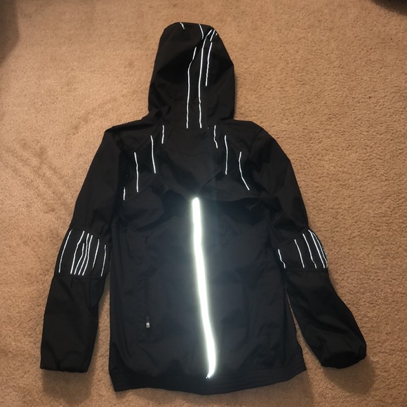 Lululemon Rain jacket/windbreaker - Picture 4 of 7